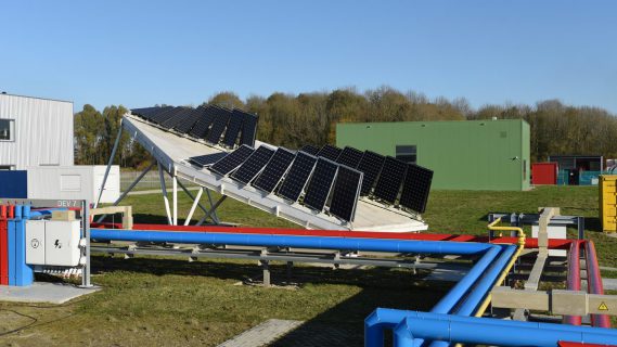 Leidingen voor aan -en afvoer van grondstoffen/
