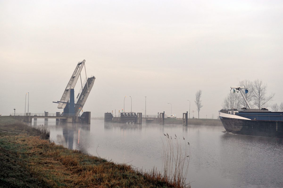 Sfeerbeeld van het Eemskanaal bij Overschild.