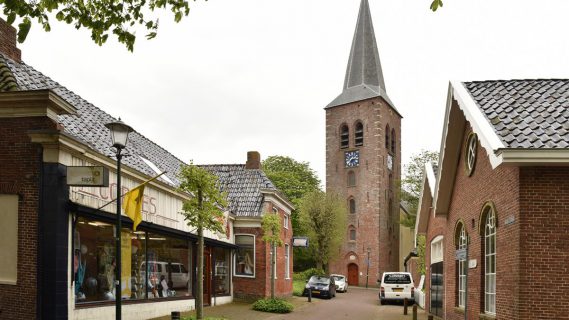 Sfeerafbeelding van de kerk in Warffum.