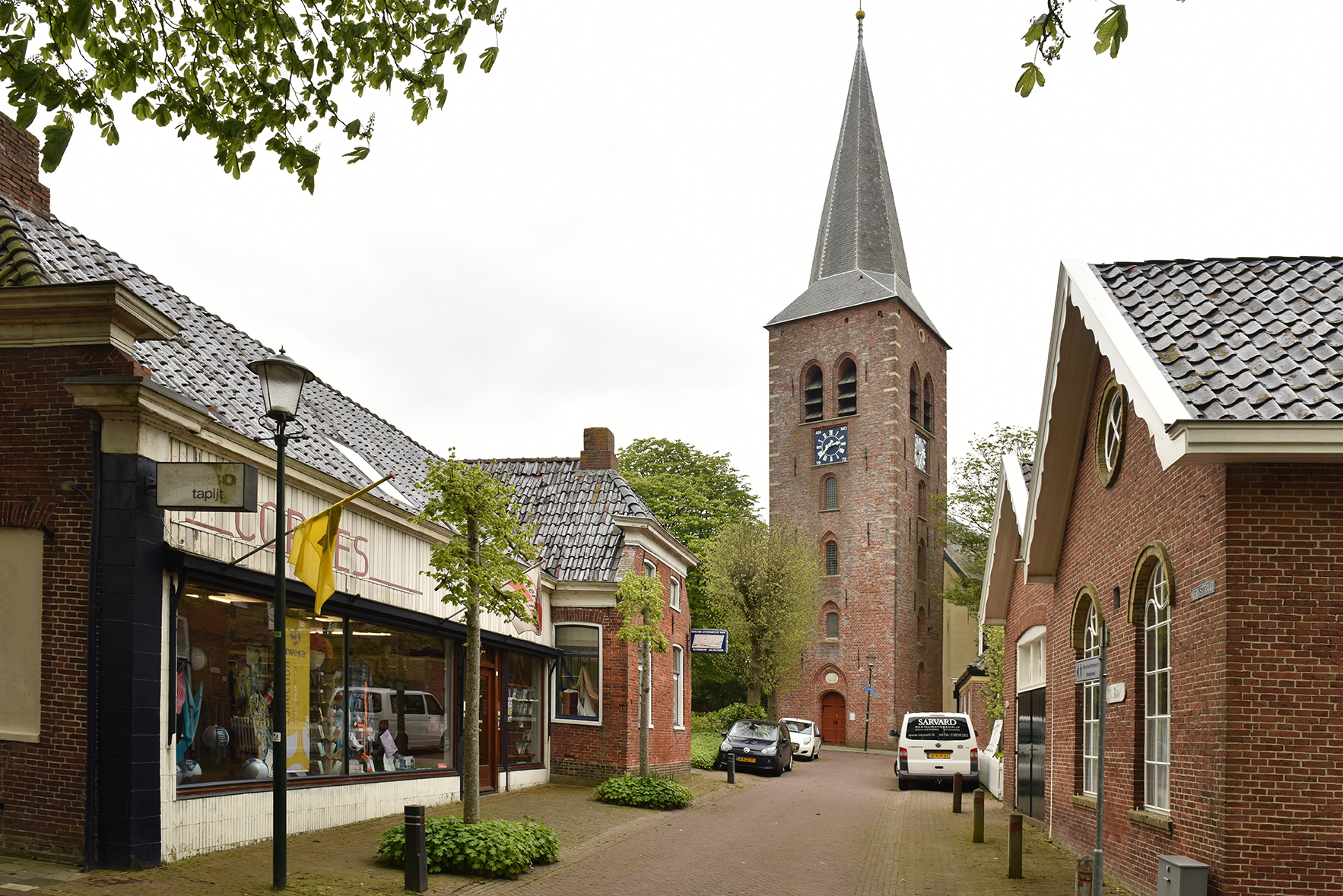 Sfeerafbeelding van de kerk in Warffum.