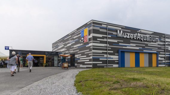 Het MuzeeAquarium in Delfzijl vanaf de buitenkant gefotografeerd.