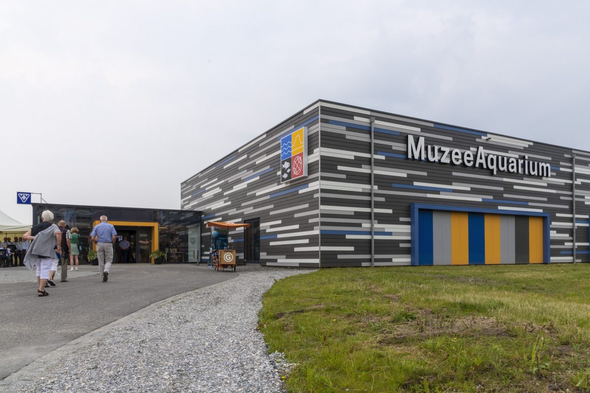 Het MuzeeAquarium in Delfzijl vanaf de buitenkant gefotografeerd.