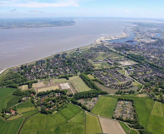 Sfeerbeeld van Delfzijl vanuit de lucht