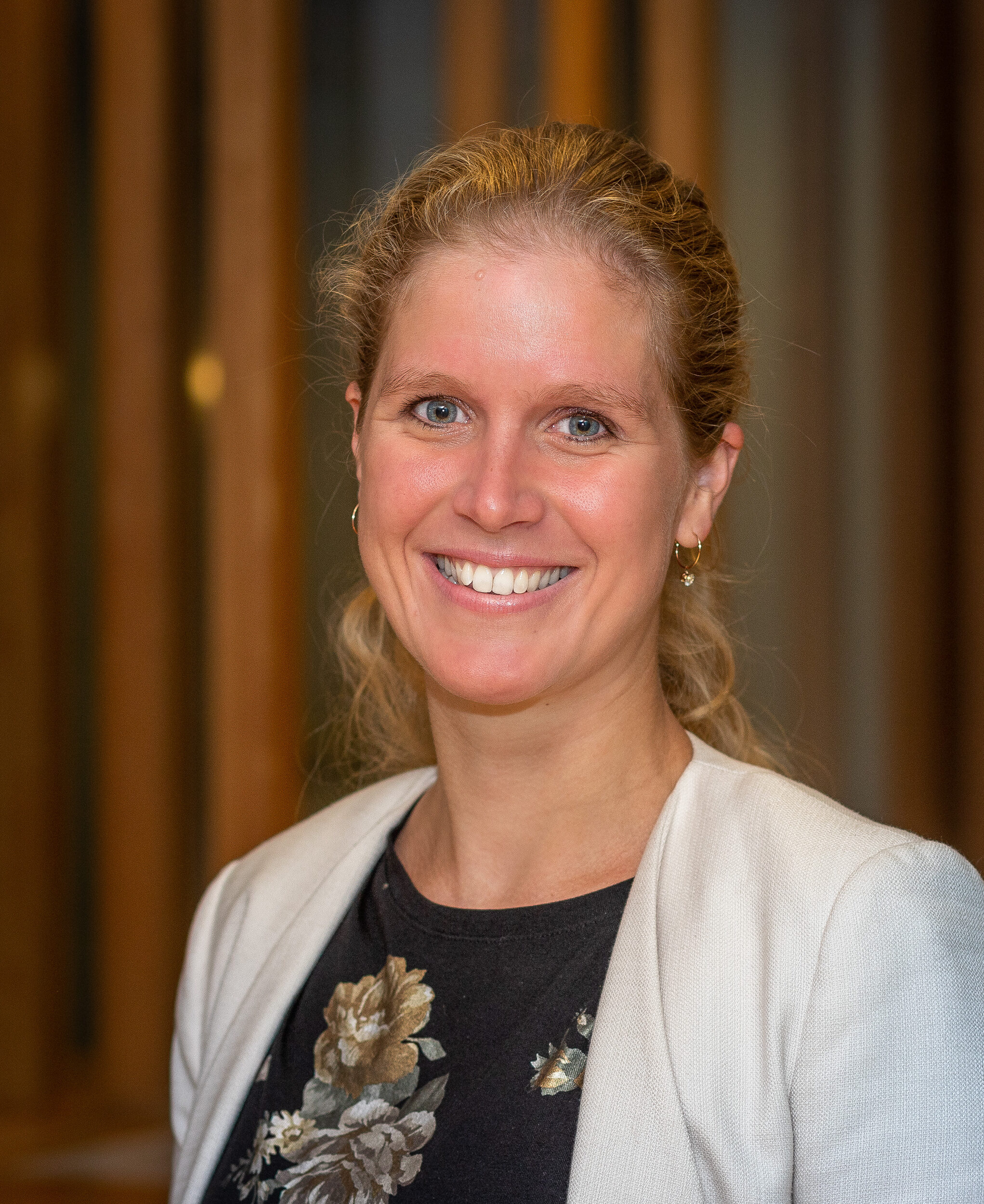 Portretfoto van Anna Weijer