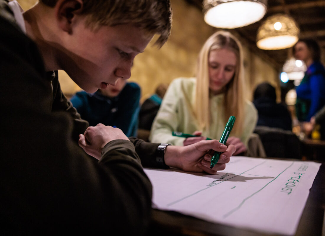 Leerlingen werken samen