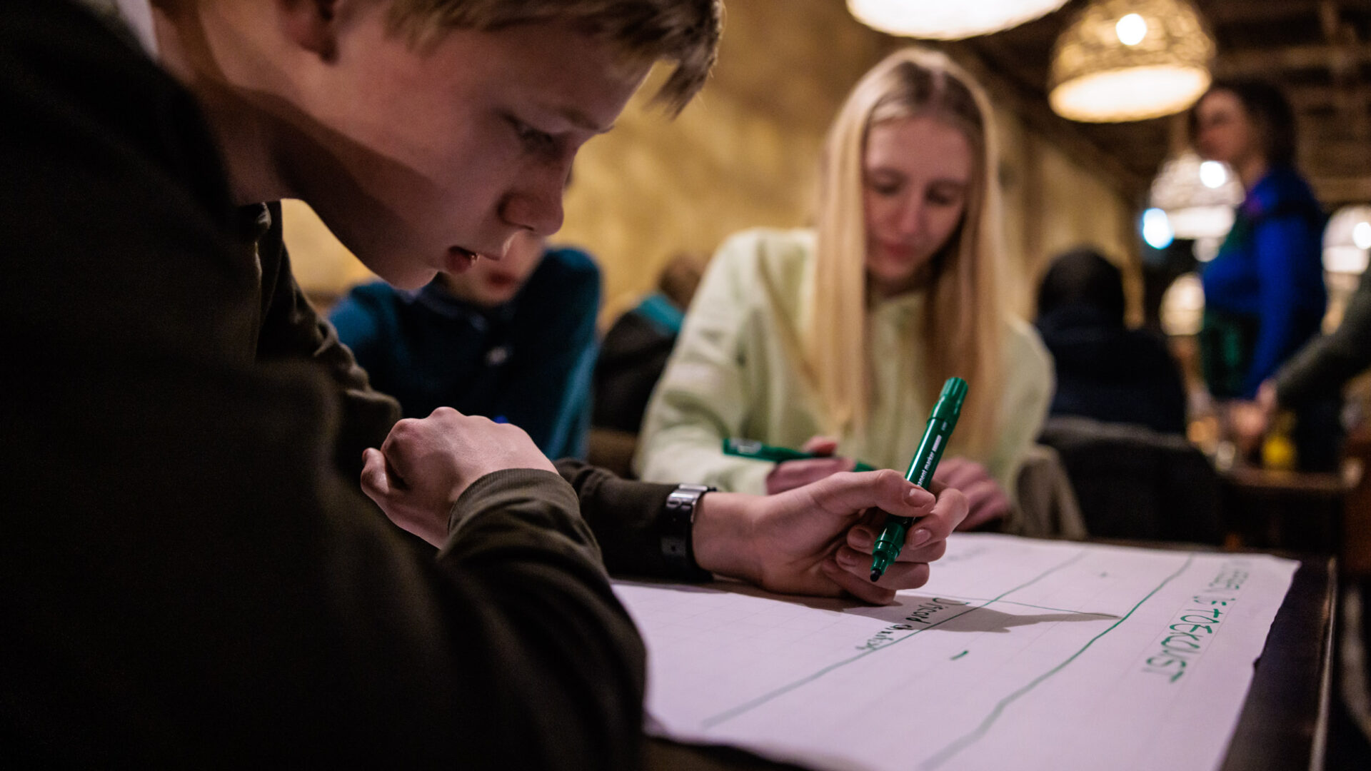 Leerlingen werken samen