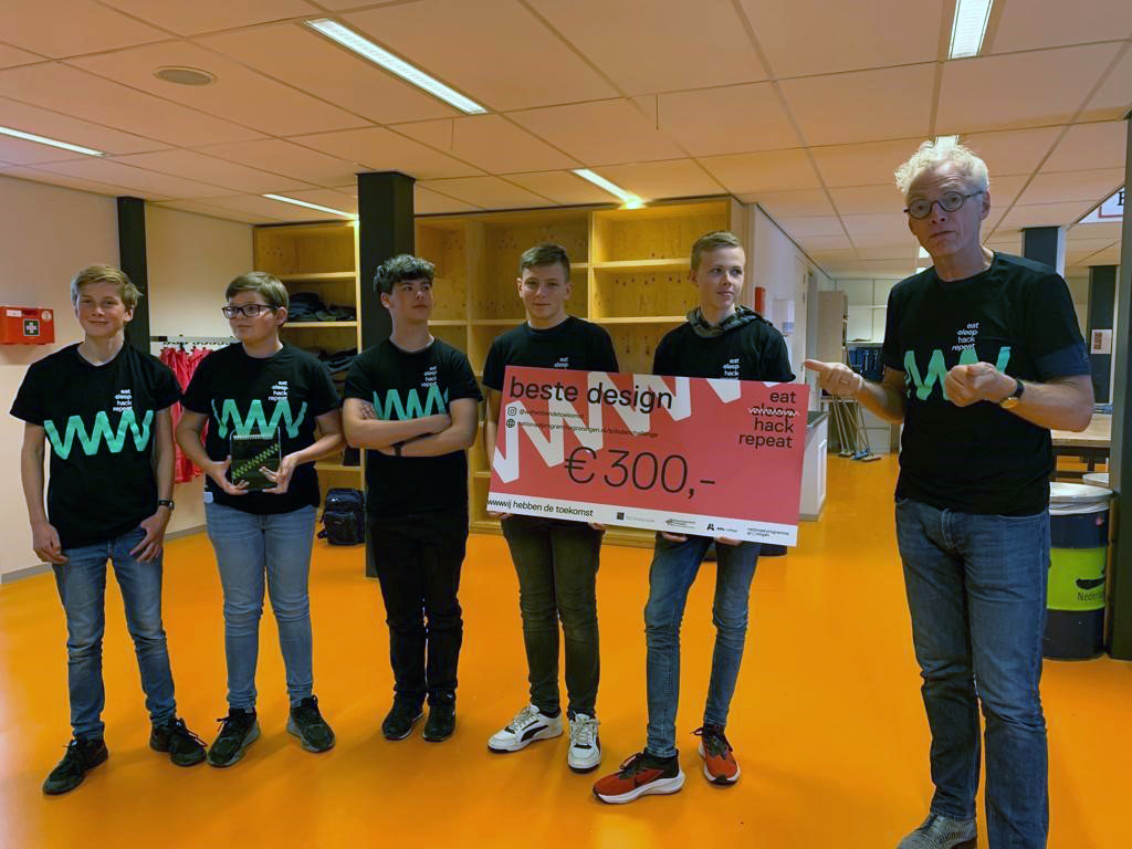 Team Micro Champions neemt prijs voor beste design in ontvangst